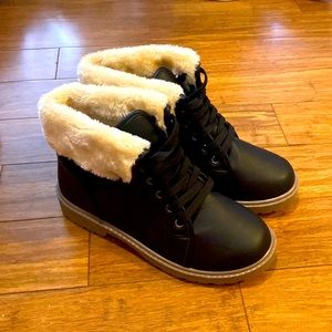 Size 8 Women’s Fur Boots